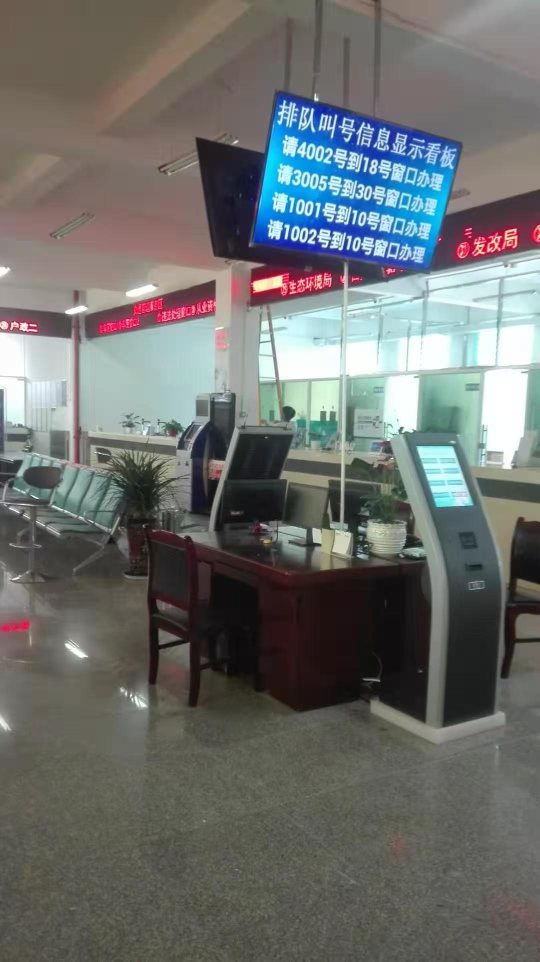 AI技术结合智慧政务排队叫号系统有哪些优势？